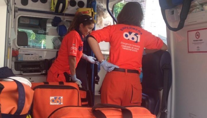Se clava un hierro en el brazo durante las obras de una fábrica en Jabugo