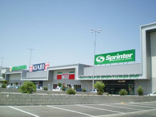 Sprinter busca a cuatro empleados para su tienda de Marismas del Polvorín