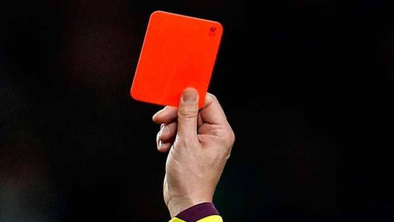 Cuatro partidos de sanción por “dar una bofetada en la cara” a un jugador del Recre