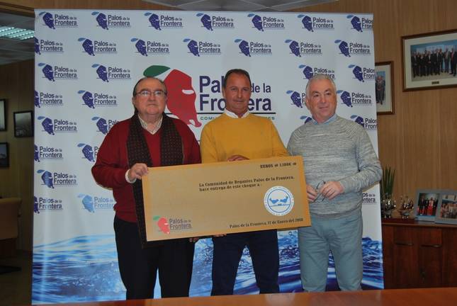 La Comunidad de Regantes de Palos entrega 1.100 euros al Banco de Alimentos