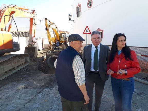 La Junta mejora la travesía de Paymogo, el centro Guadalinfo y el asfalto de calles