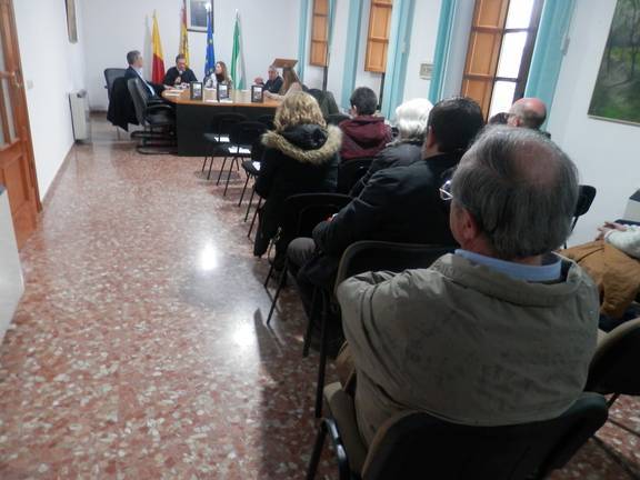 El libro de actas de las Jornadas y el descubrimiento de un azulejo marcan el 28F en Fuenteheridos