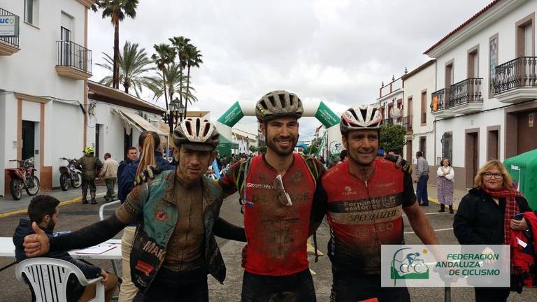 Juan Antonio Gil y María Isabel Felipe ganan la I Maratón Tierra Llana de Villarrasa