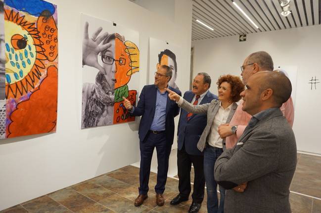 Diputación muestra en una exposición la cara más artística de las personas con autismo
