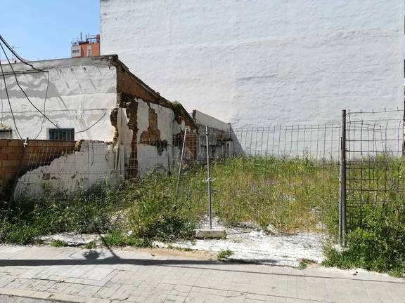 Alertan sobre el peligro de incendios en los solares abandonados