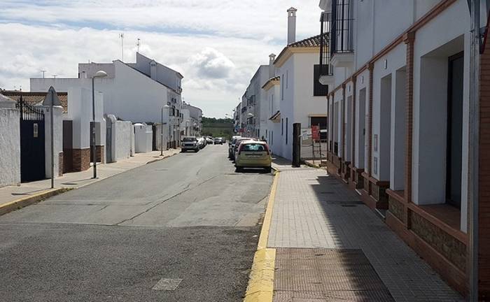 Arremete contra varios vehículos aparcados cuando triplicaba la tasa de alcohol en Cartaya