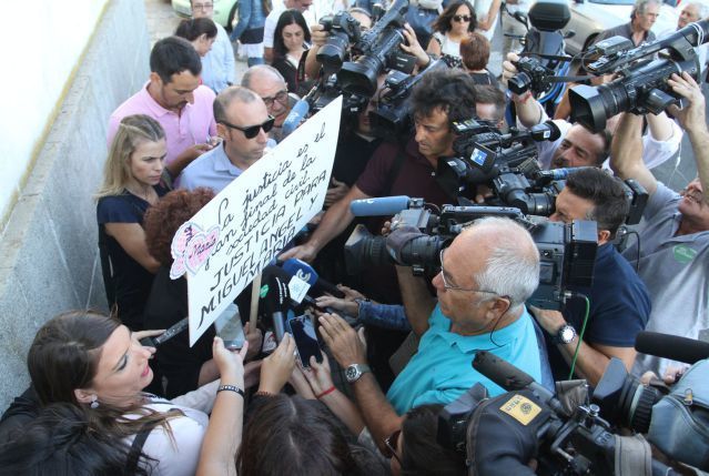 La familia de las víctimas del doble crimen de Almonte se concentra este sábado en busca de justicia