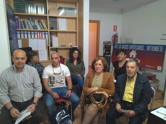 Preparan demandas colectivas para los 670 onubenses que sufren clausulas hipotecarias abusivas 1 Afectados en la sede de Adicae Huelva