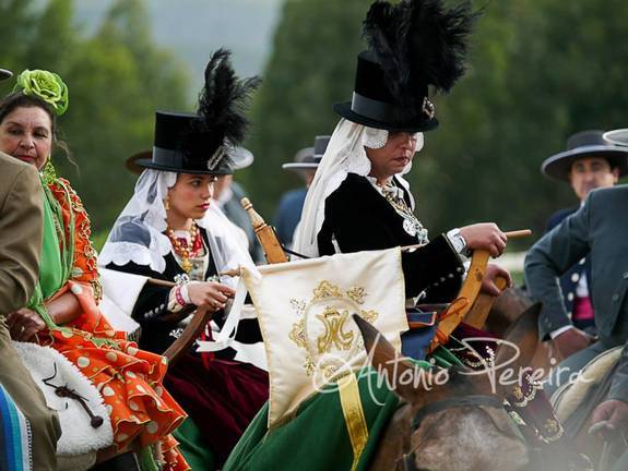 La escuela de Guías Turísticos de Puebla de Guzmán profundiza en el traje de Gabacha
