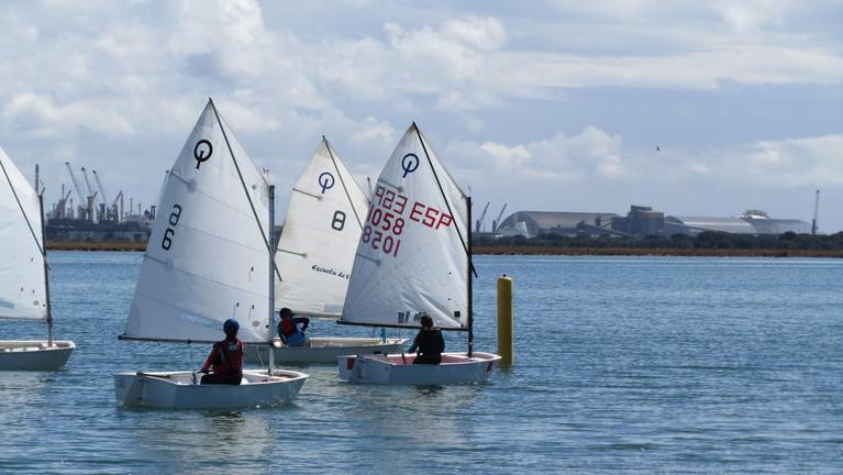 Patricia Báñez se proclama Campeona de Andalucía sub-13 de Optimist