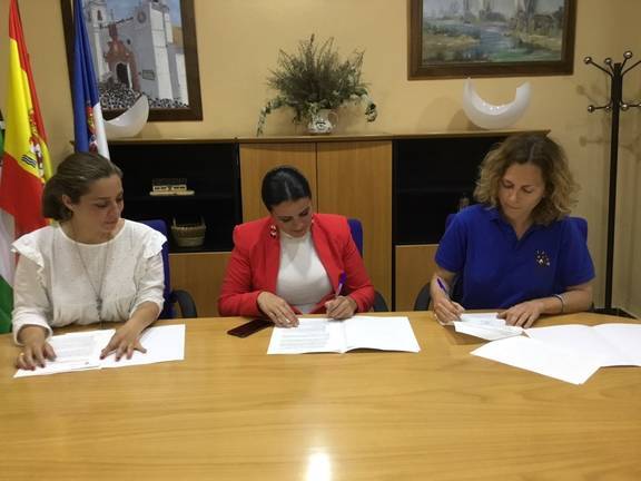 Convenio para promover el bienestar animal durante El Rocío