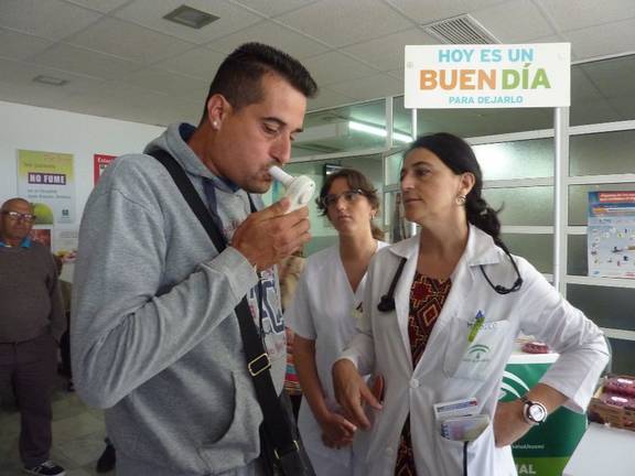 ‘El tabaco rompe corazones’, lema de la campaña que impulsa el Juan Ramón Jiménez