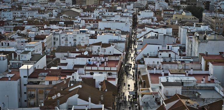 El Colegio de Arquitectos propone cambiar ya las políticas que frenan la economía de Huelva