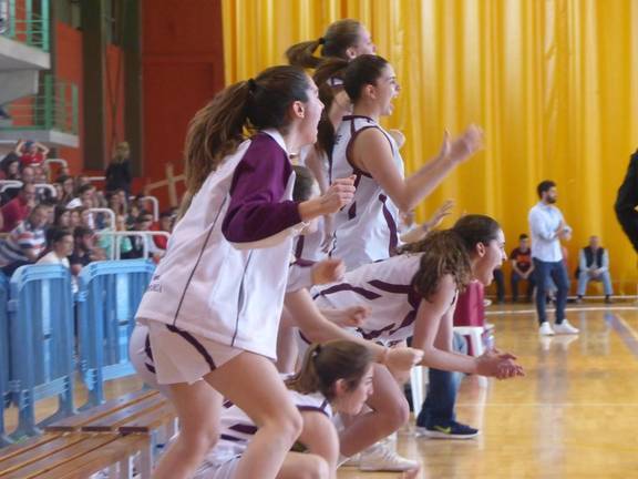 La prórroga eleva al Sant Adriá sobre el Celta en un duelo de desgaste (62-53)