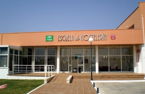 Empleo iniciará el lunes la selección de dos formadores para la Escuela de Hostelería de Islantilla