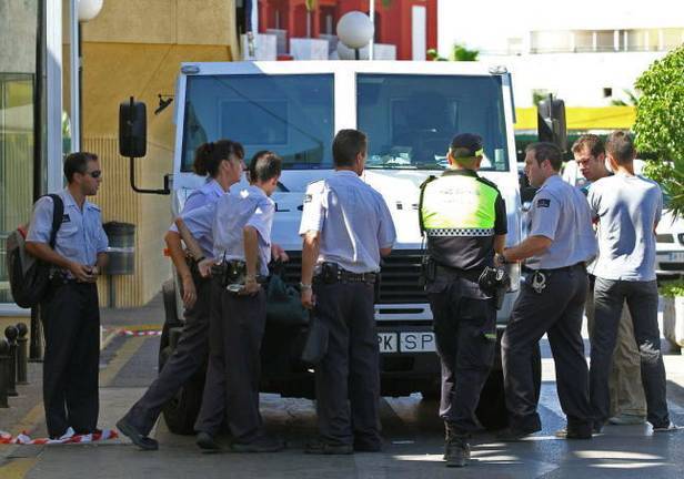 El juicio por atraco al Carrefour de Huelva lleva 14 años esperando tras una cadena de suspensiones