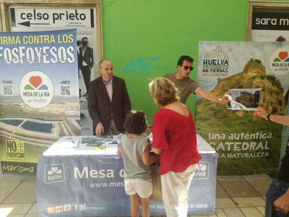Mesa de la Ría inicia una campaña informativa contra el proyecto de urbanización de los cabezos