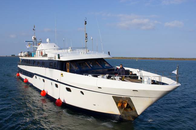 El megayate Harmony G. repite su visita al Muelle de Levante