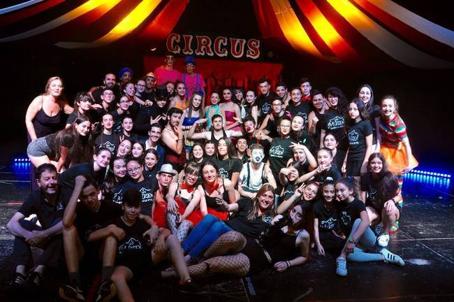 Rotundo éxito del espectáculo del IES La Orden ‘Circus Dando la nota’