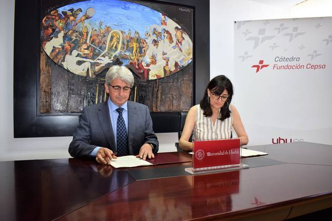 Renuevan el convenio que hace posible la ‘Cátedra Fundación Cepsa’, pionera en la UHU