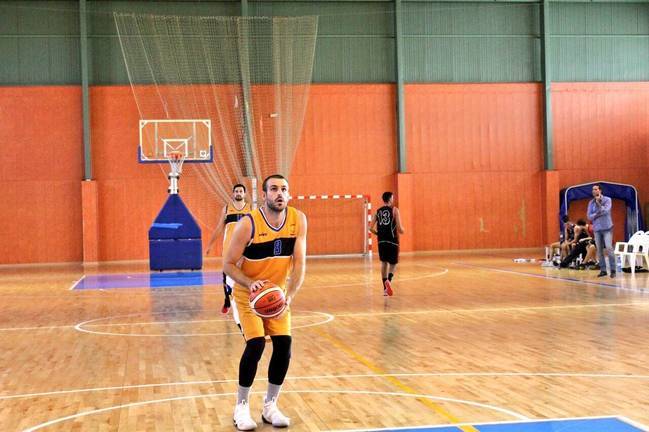 El Enrique Benítez realiza su primer fichaje sin aclarar si jugará en EBA o LEB Plata