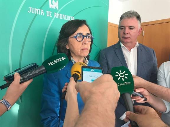 La Junta y el sector fresero anuncian un protocolo para evitar abusos a temporeras