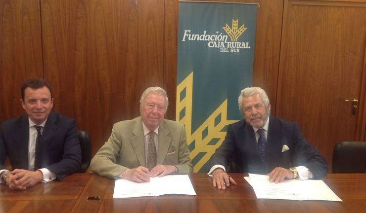 La Fundación Caja Rural del Sur apoya la labor de Adesva en el campo agrícola onubense