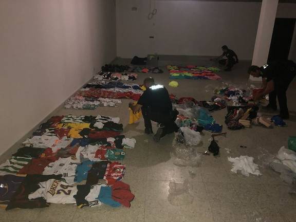 Decomisan más de 600 artículos ilegales en la playa de La Antilla