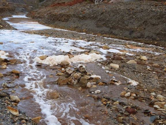 La Junta expedienta al vertedero por sustancias contaminantes en el Tinto
