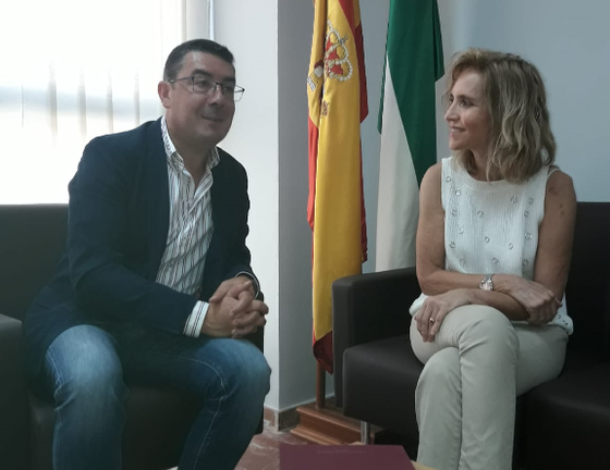 La subdelegada del Gobierno se compromete a actuar para evitar más robos en San Bartolomé