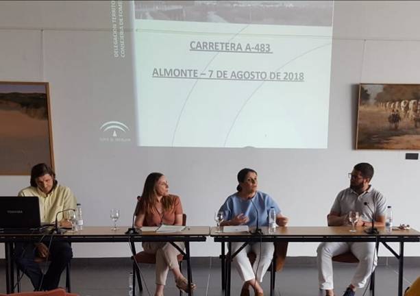 La alcaldesa de Almonte pide un estudio que contemple los usos de la A-483 previo al desdoble