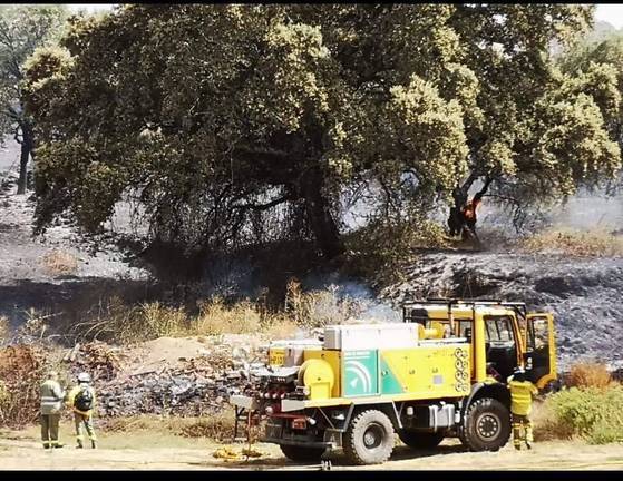 Controlado en dos horas el incendio de Cortelazor con ayuda de los vecinos