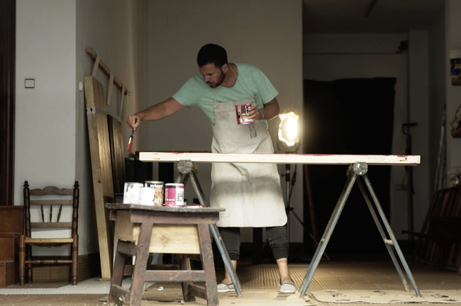 Un proyecto de mesas de madera innovadoras pretende relanzar la industria del mueble en Galaroza
