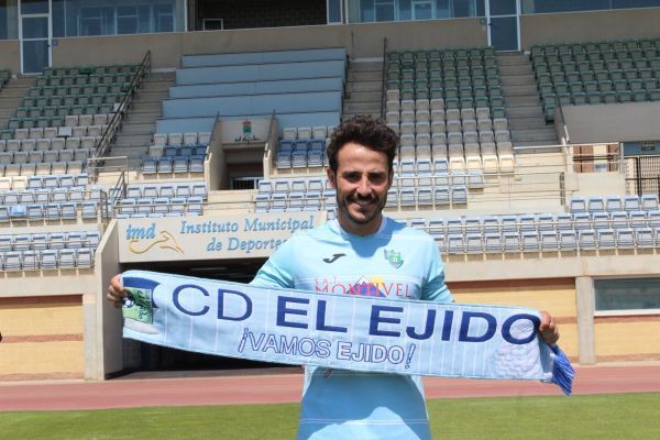 Álvaro González: “El Recreativo tiene mucha suerte de tener a Salmerón”