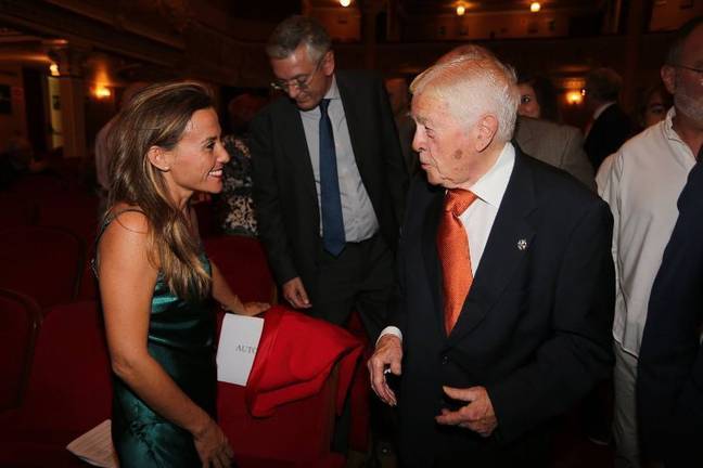 Juan José Domínguez recoge el premio al Ordenamiento Jurídico otorgado por el Colegio de Arquitectos