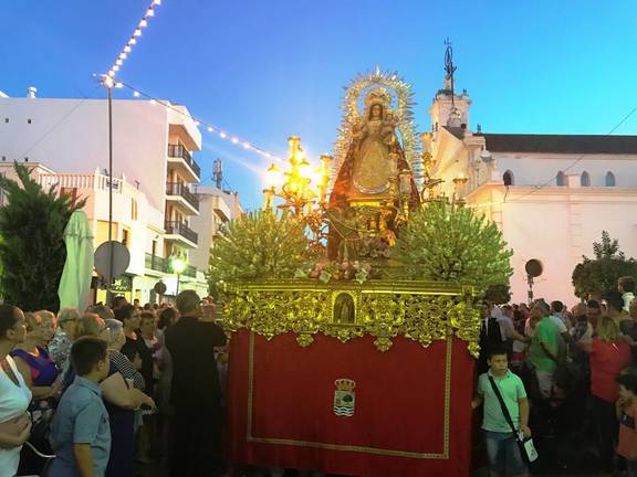 La procesión de la Virgen del Rosario pone fin a tres días de fiesta en Isla Cristina