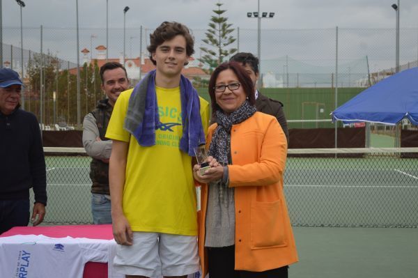 Nicolás Vicente da el golpe en el III Torneo Laguna de El Portil