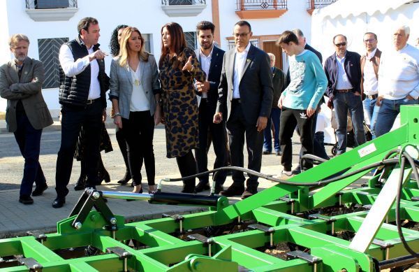 Susana Díaz asiste a la III Feria del Vino de Chucena