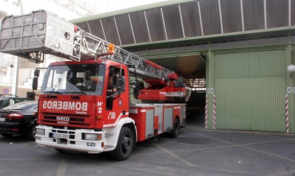 Afectado un hombre por inhalar humo en el incendio en su vivienda en El Torrejón