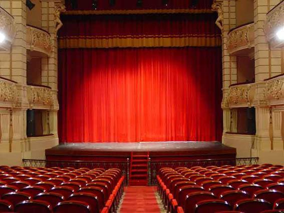 Herido un hombre de 52 años al caer a un foso desde el escenario del Gran Teatro