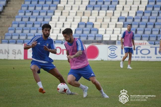 El guante de Víctor Barroso despierta al Recre de una pesadilla (2-1)
