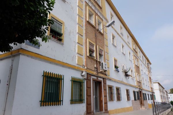 Los inquilinos de viviendas municipales con pocos recursos pueden solicitar las ayudas al alquiler