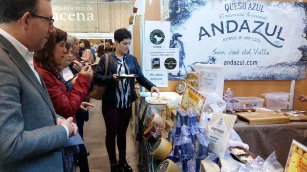 El Mercado del Queso Artesano de Aracena se convierte en referente nacional del sector