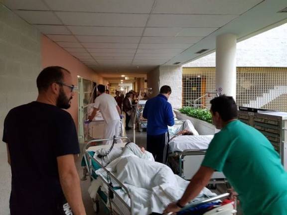 200 personas participan en un doble simulacro de incendio en el Juan Ramón