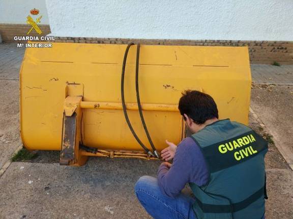 Detenido el autor del hurto de una pala-cargadora de una explotación agrícola de Almonte
