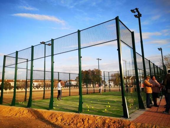 El Ayuntamiento de Almonte inaugura una pista de pádel en El Rocío