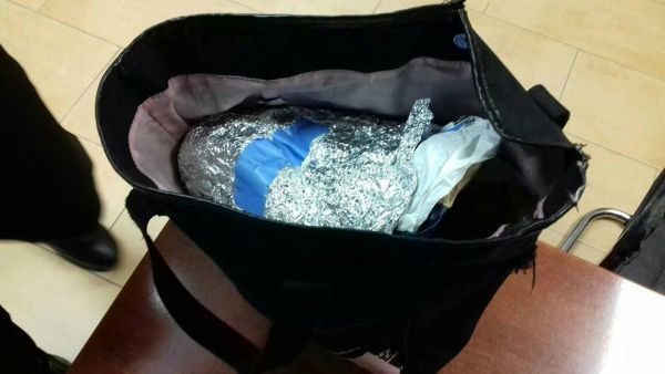 Un magrebí con orden de expulsión es detenido por robar el bolso de un tirón a una mujer en Lepe