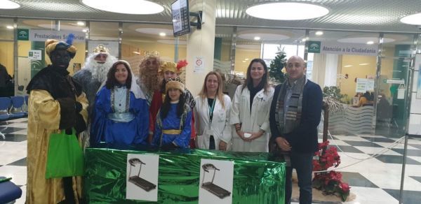 CSIF dona una cinta de correr a Pediatría del Juan Ramón Jiménez para pruebas médicas