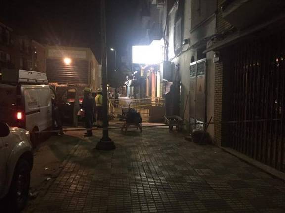 El incendio de un transformador deja casi 24 horas sin luz a gran parte de Bollullos