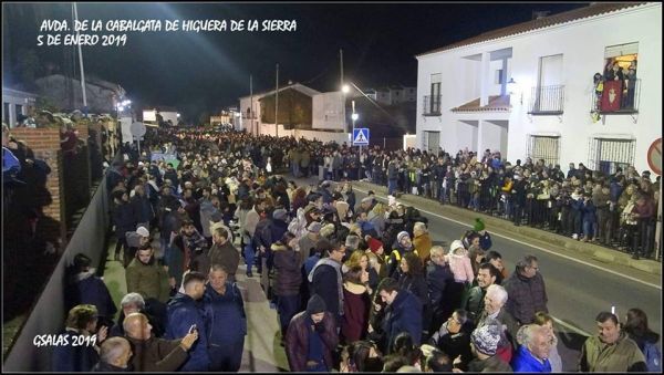 Multitudinaria asistencia a la cabalgata de Higuera de la Sierra